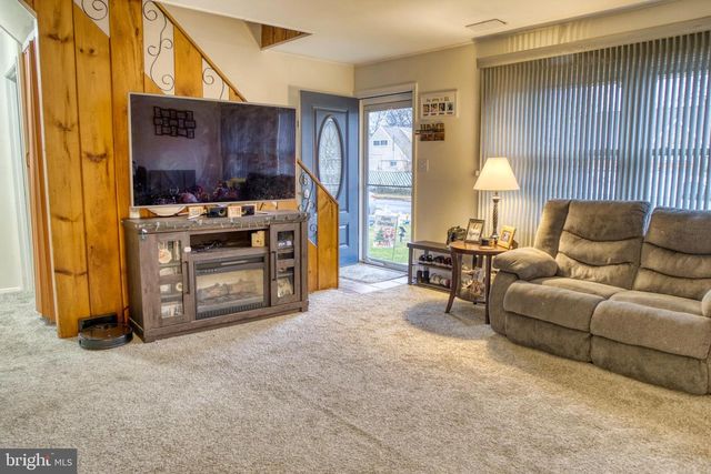 53 MICAHILL RD, Levittown, PA 19056