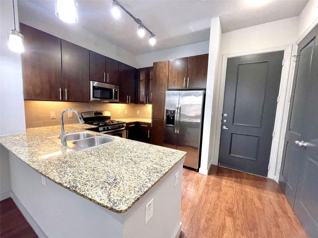 2525 Mccue St Road 313, Houston, TX 77056