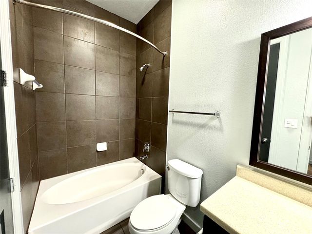 2525 Mccue St Road 313, Houston, TX 77056
