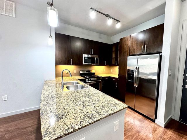 2525 Mccue St Road 313, Houston, TX 77056