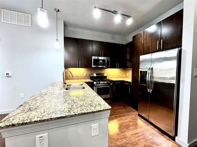 2525 Mccue St Road 313, Houston, TX 77056