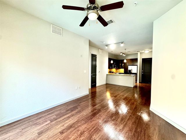 2525 Mccue St Road 313, Houston, TX 77056