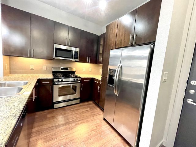 2525 Mccue St Road 313, Houston, TX 77056