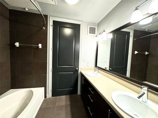 2525 Mccue St Road 313, Houston, TX 77056