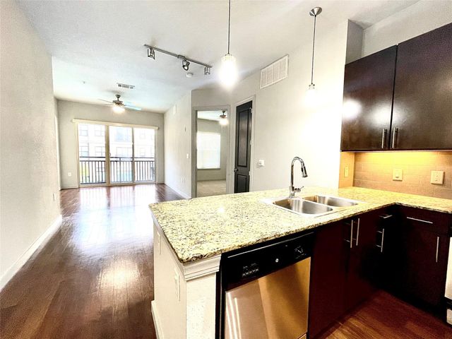 2525 Mccue St Road 313, Houston, TX 77056