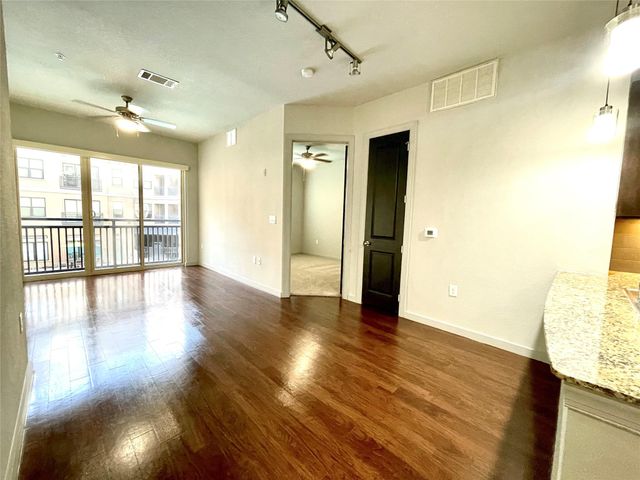 2525 Mccue St Road 313, Houston, TX 77056