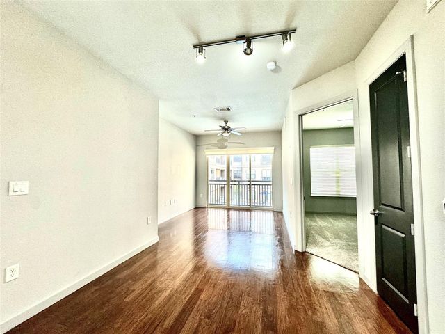 2525 Mccue St Road 313, Houston, TX 77056