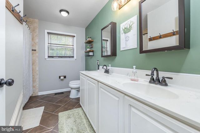 1001 GRAY FOX CT, Sewell, NJ 08080