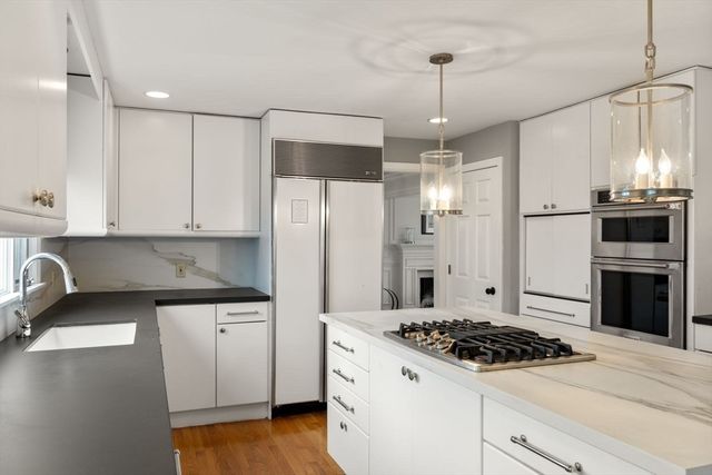 100 Albion Rd, Wellesley, MA 02481