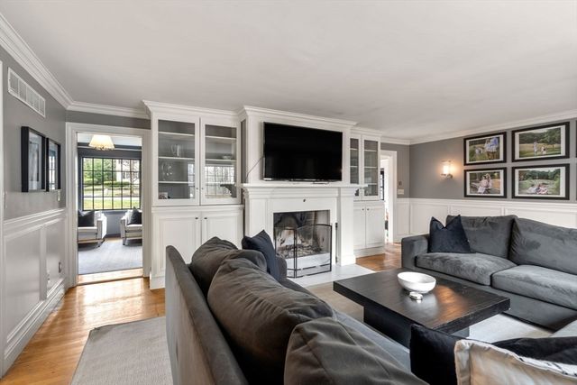 100 Albion Rd, Wellesley, MA 02481