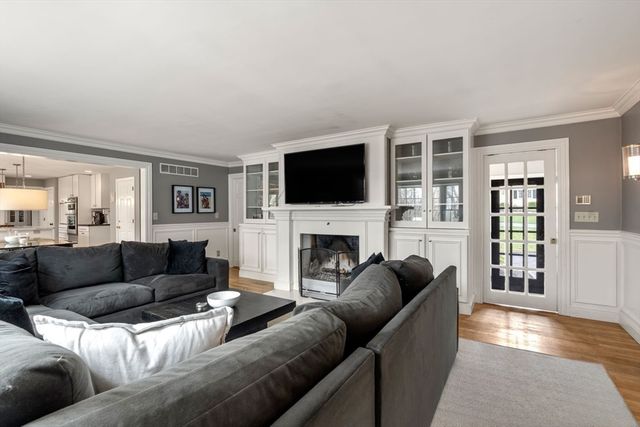 100 Albion Rd, Wellesley, MA 02481