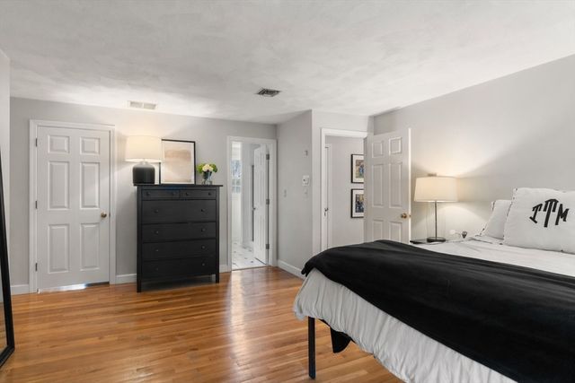 100 Albion Rd, Wellesley, MA 02481