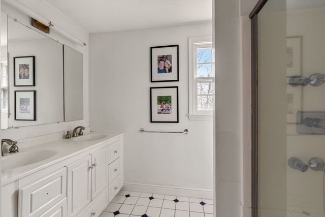 100 Albion Rd, Wellesley, MA 02481