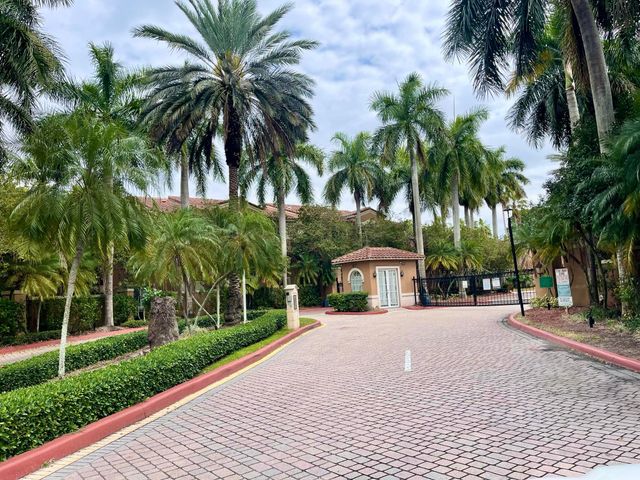 4856 N State Rd 7 1207, Coconut Creek, FL 33073