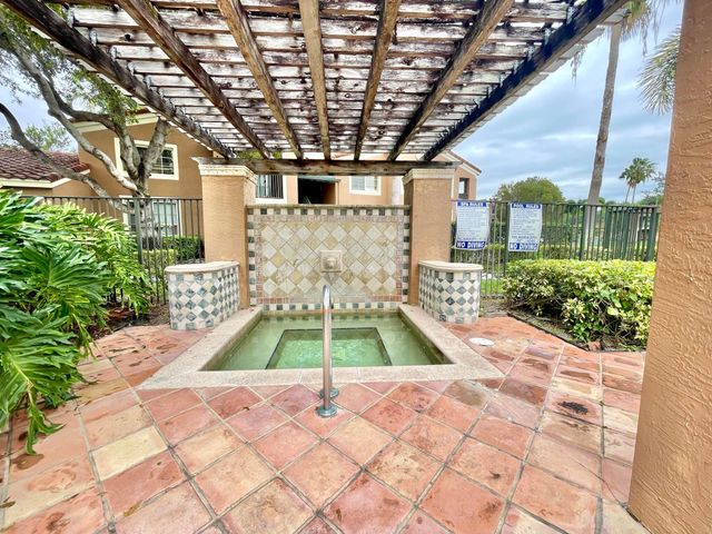4856 N State Rd 7 1207, Coconut Creek, FL 33073