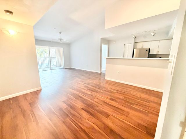 4856 N State Rd 7 1207, Coconut Creek, FL 33073