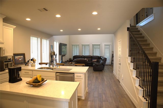 284 Kimble Creek LOOP, Kyle, TX 78640