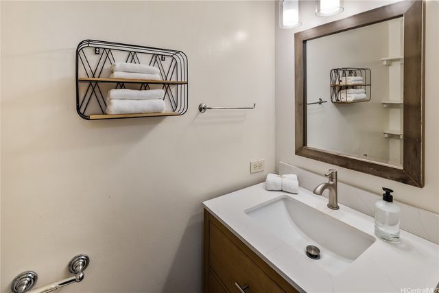 500 University Avenue 736, Honolulu, HI 96826