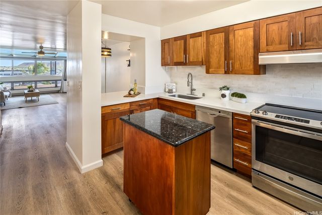 500 University Avenue 736, Honolulu, HI 96826