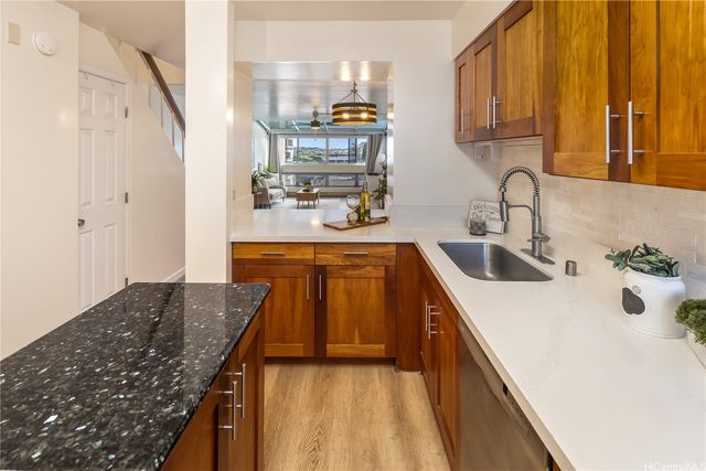 500 University Avenue 736, Honolulu, HI 96826