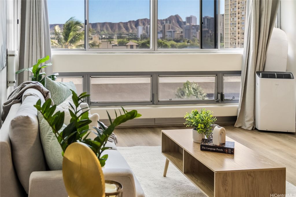 500 University Avenue 736, Honolulu, HI 96826