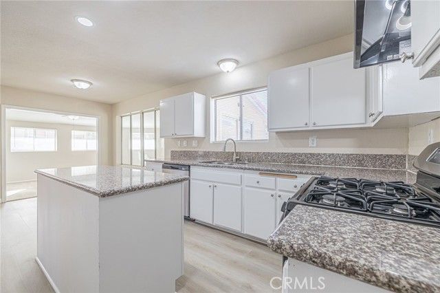 44043 Sunview Court, Lancaster, CA 93535