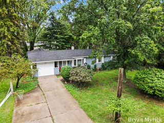 819 W 25th Street, Holland City, MI 49423