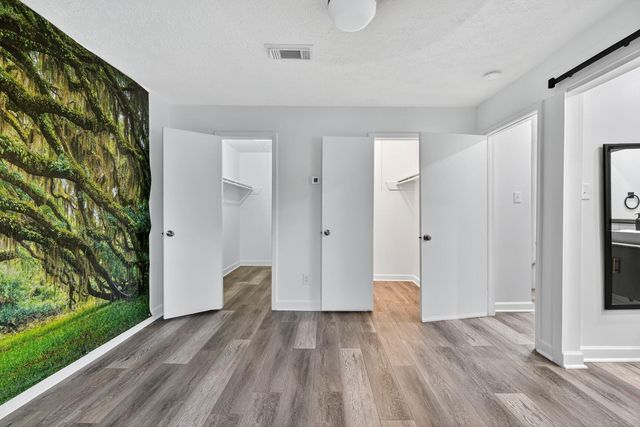 880 Tully Road 17, Houston, TX 77079