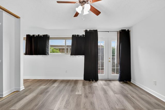 880 Tully Road 17, Houston, TX 77079