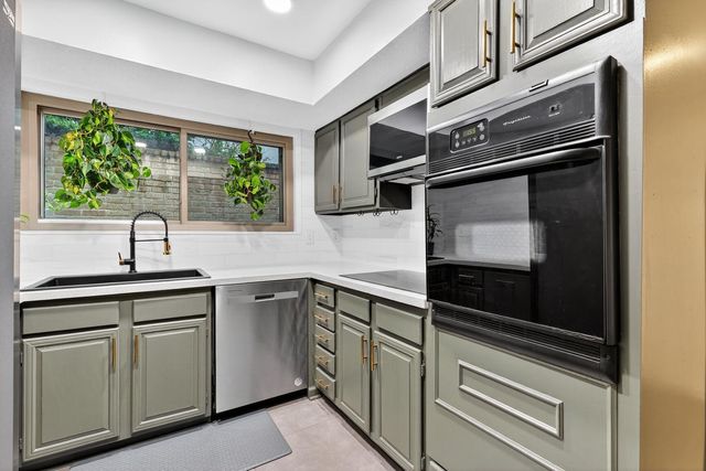 880 Tully Road 17, Houston, TX 77079