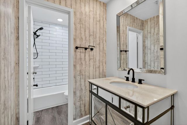 880 Tully Road 17, Houston, TX 77079