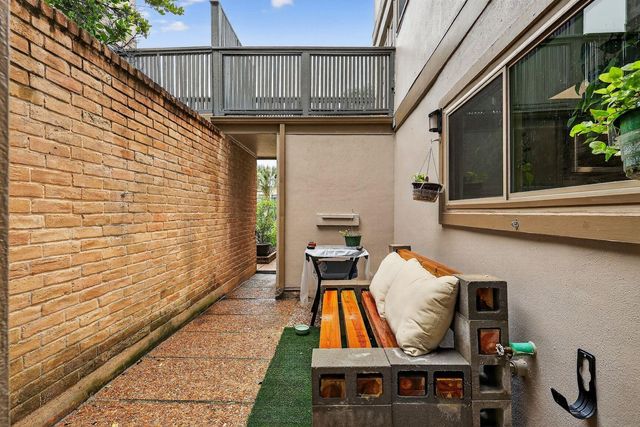 880 Tully Road 17, Houston, TX 77079