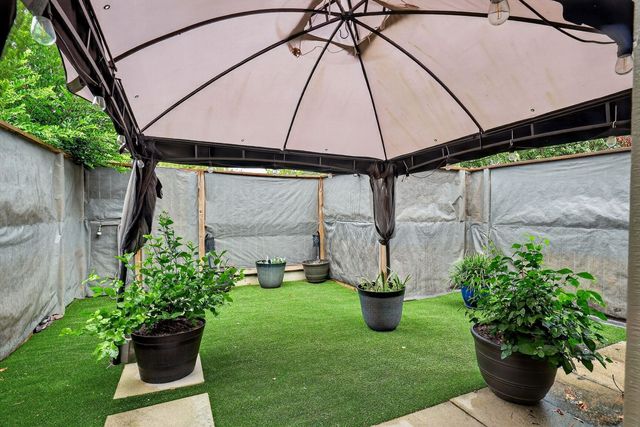 880 Tully Road 17, Houston, TX 77079