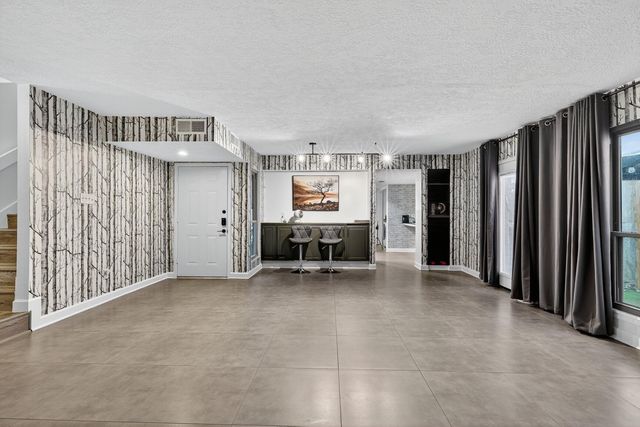 880 Tully Road 17, Houston, TX 77079