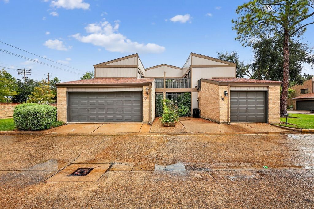 880 Tully Road 17, Houston, TX 77079