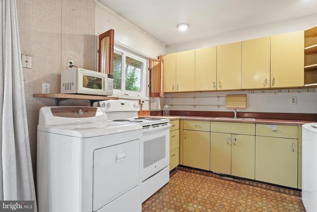 58 TRAIL RD, Levittown, PA 19056