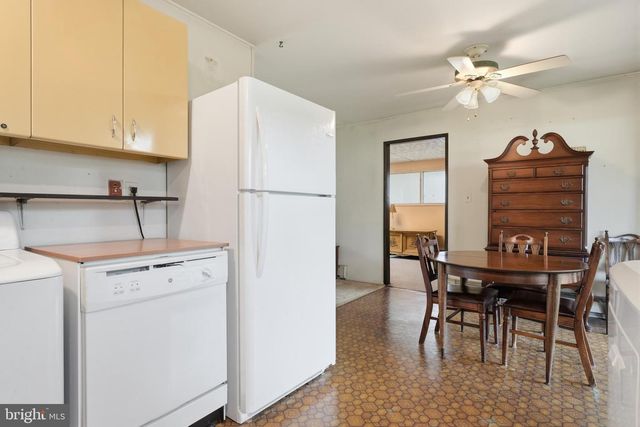 58 TRAIL RD, Levittown, PA 19056