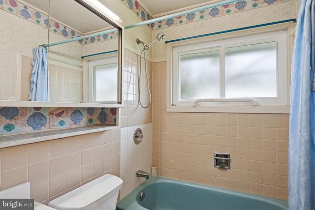 58 TRAIL RD, Levittown, PA 19056