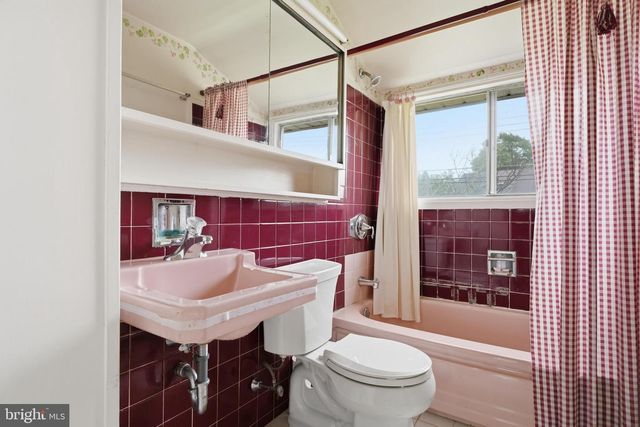 58 TRAIL RD, Levittown, PA 19056