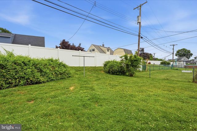 58 TRAIL RD, Levittown, PA 19056