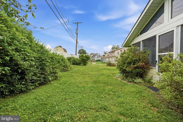58 TRAIL RD, Levittown, PA 19056