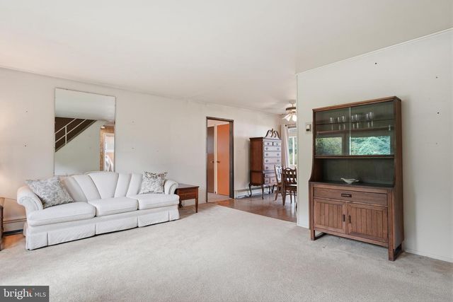 58 TRAIL RD, Levittown, PA 19056