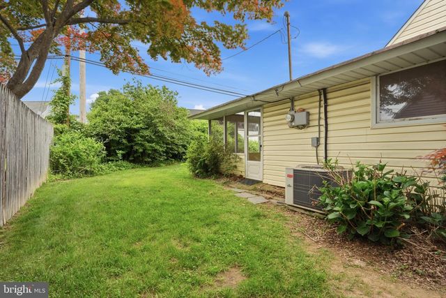 58 TRAIL RD, Levittown, PA 19056