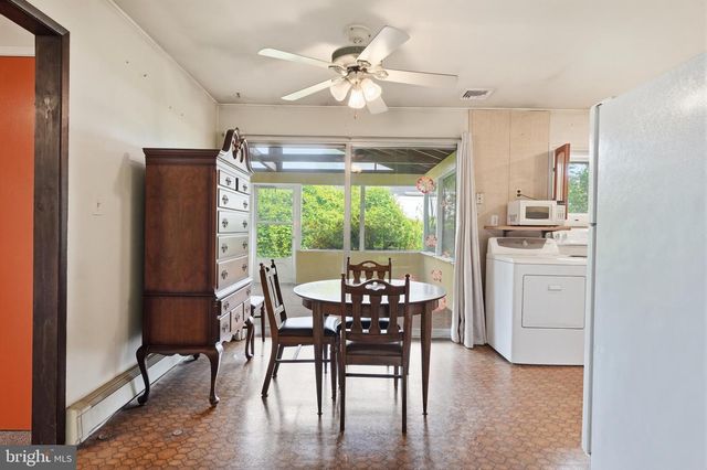 58 TRAIL RD, Levittown, PA 19056