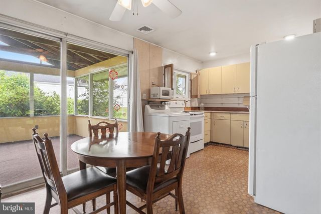 58 TRAIL RD, Levittown, PA 19056