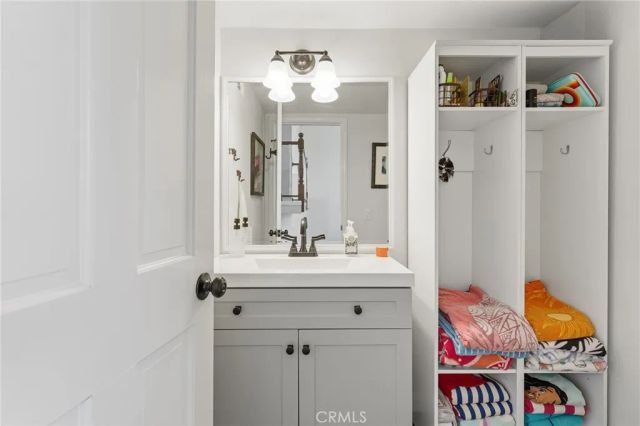 29534 Meadowmist Way, Agoura Hills, CA 91301