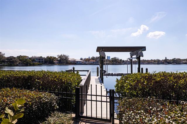 1392 MONTEREY BOULEVARD NE, St Petersburg, FL 33704