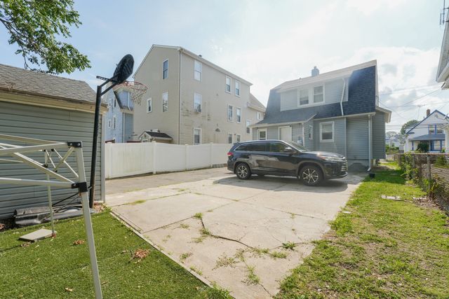 168 Pixlee Place, Bridgeport, CT 06610