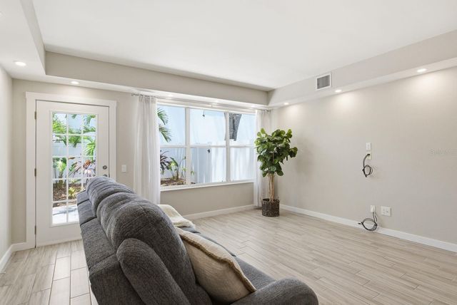 4811 BAYSHORE BOULEVARD 303, Tampa, FL 33611