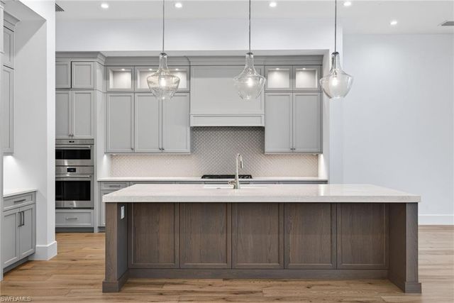 16803 Cabreo DR, Naples, FL 34110